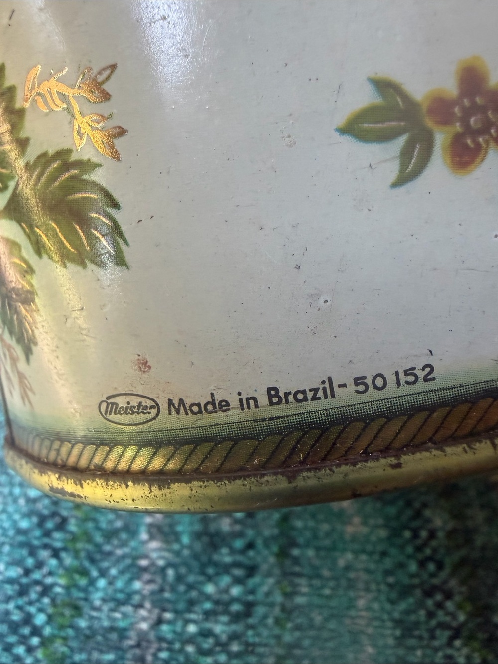 Vintage Floral Oval Meister Tin - Cream with Roses - Picture 3 of 11